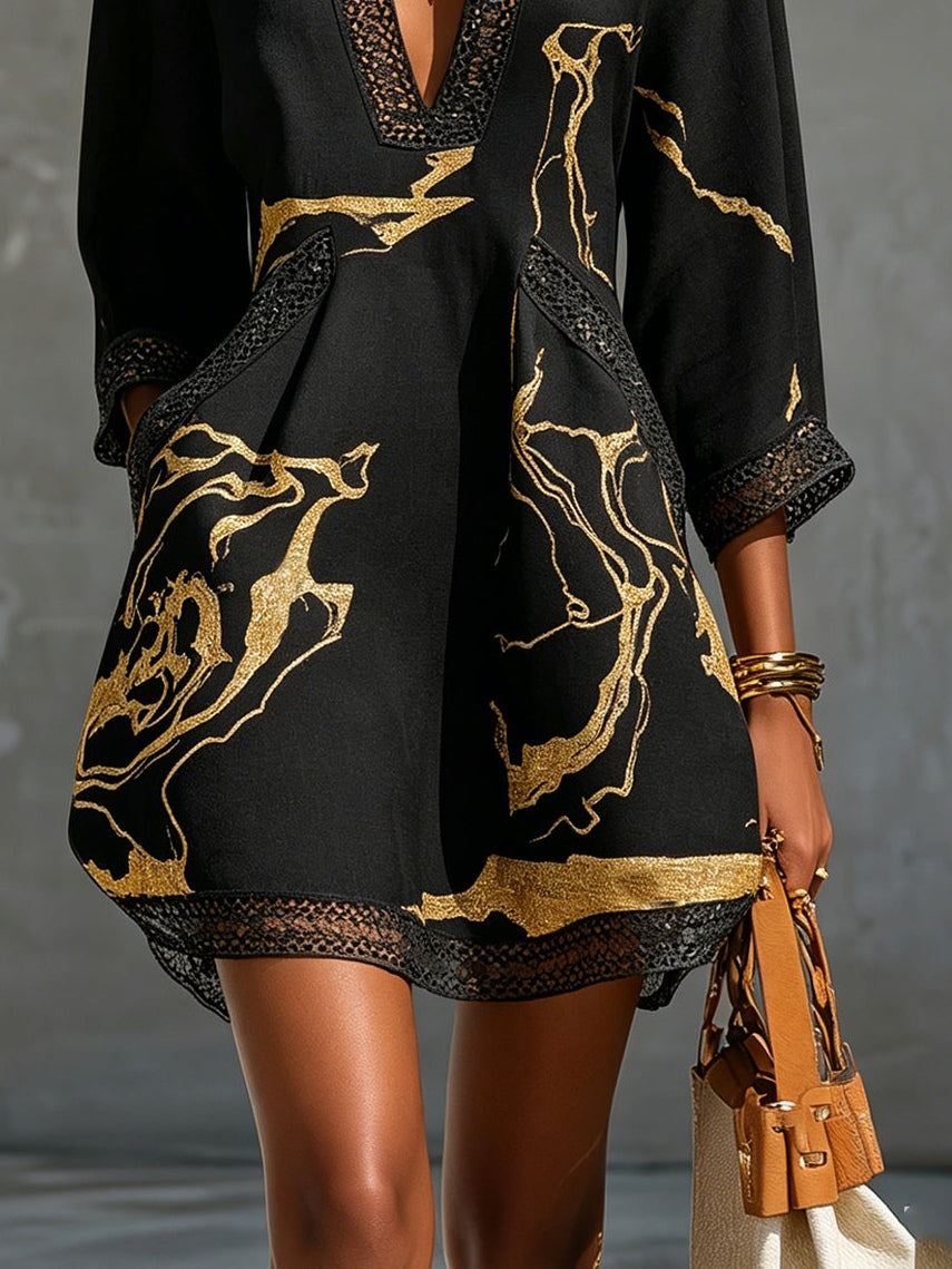 Nieves | Vestido corto estampado en negro y dorado con escote en V y encaje de crochet