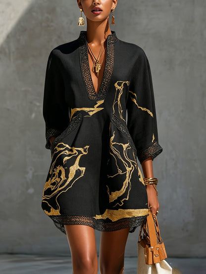 Nieves | Vestido corto estampado en negro y dorado con escote en V y encaje de crochet